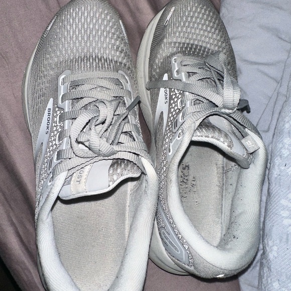 Brooks - Picture 3 of 5